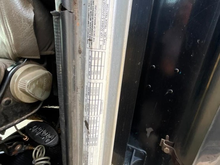 1998-peterbilt-379-image-46