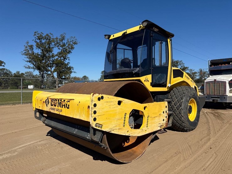 2017-bomag-bw211-image-2