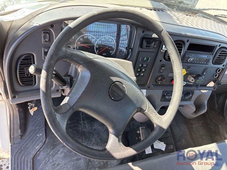 2016-freightliner-m2-106-4x4-altec-bucket-truck-image-57