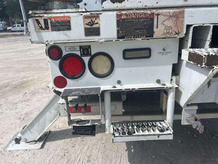 2016-freightliner-m2-106-altec-am50-50ft-bucket-truck-image-29