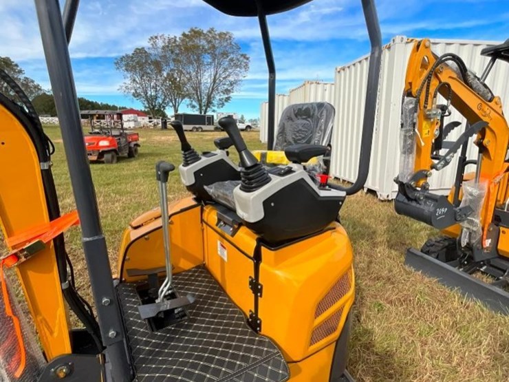 unused-cfg-qk18r-mini-excavator-(rato-image-9