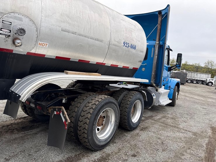 2018-peterbilt-567-image-5