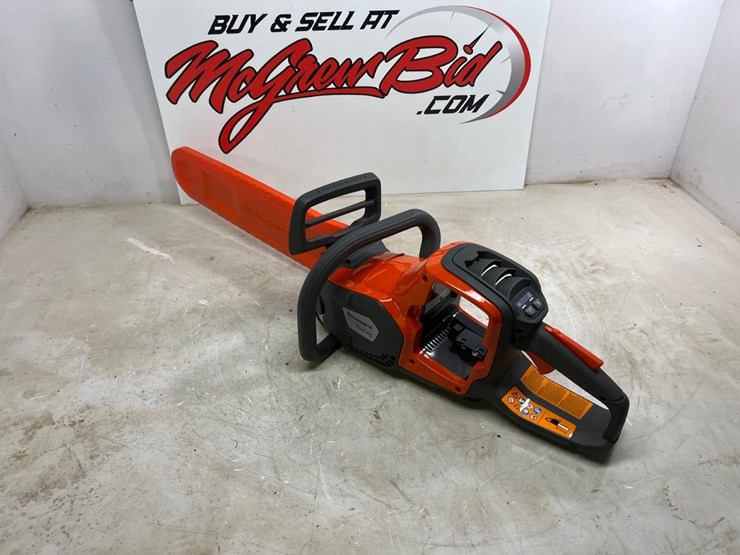 husqvarna-max-battery-series-40v-18"-chain-saw-image-3
