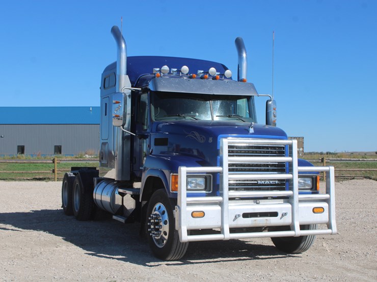 #2045-•-#2045--2013-mack-chu613-semi-tractor-image-5