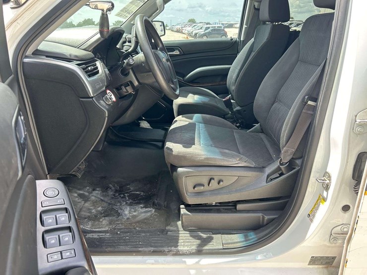 2017-chevrolet-tahoe-image-14