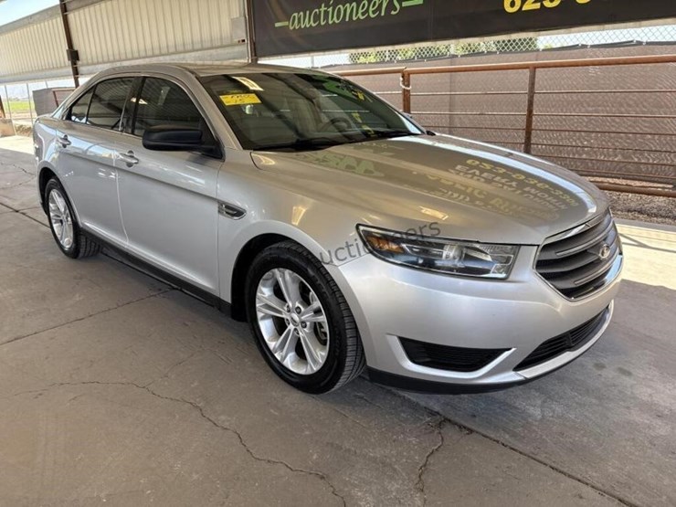 2016-ford-taurus-se-sdn-image-2