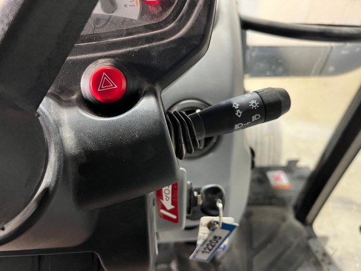 new-holland-t4.75-image-22