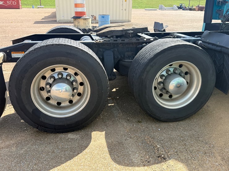 2015-freightliner-cascadia-113-image-24