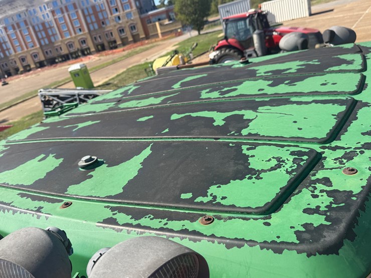 john-deere-4710-image-39