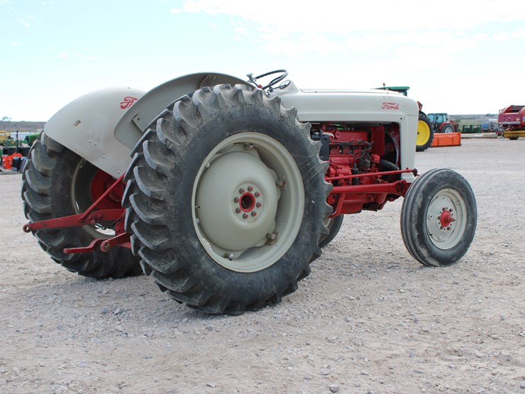 1957-ford-850-image-3