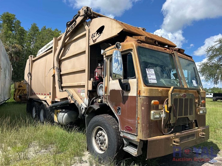 2015-peterbilt-320-image-2