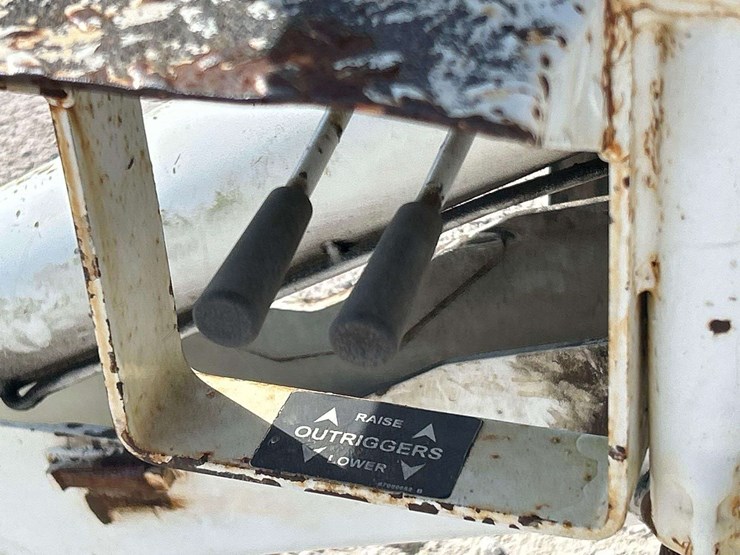 2007-gmc-c8500-altec-dm47-47ft-digger-derrick-truck-image-21