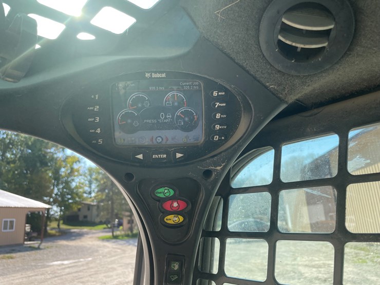 2011-bobcat-s650-image-28