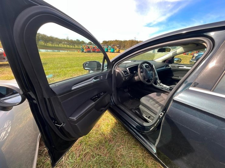 2014-ford-fusion-se-(at,-2.5l,-miles-read-170449,-image-12