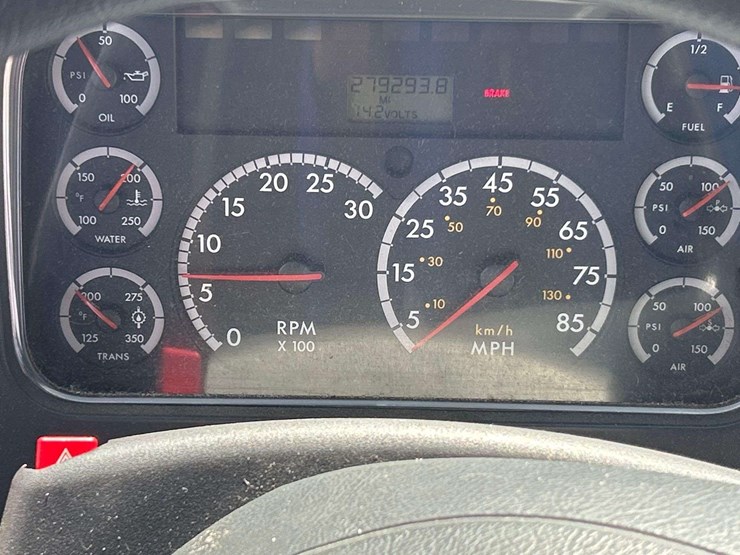 2008-freightliner-b2-image-16