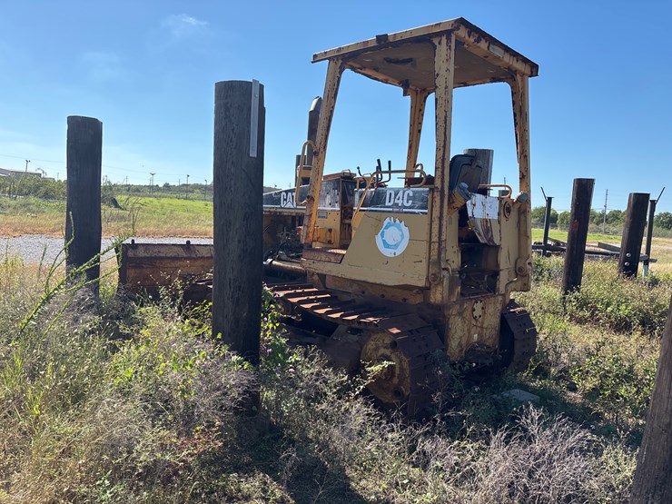 2006-caterpillar-d4c-image-4