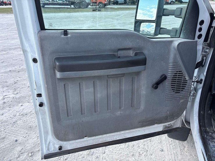 2012-ford-f550-image-22