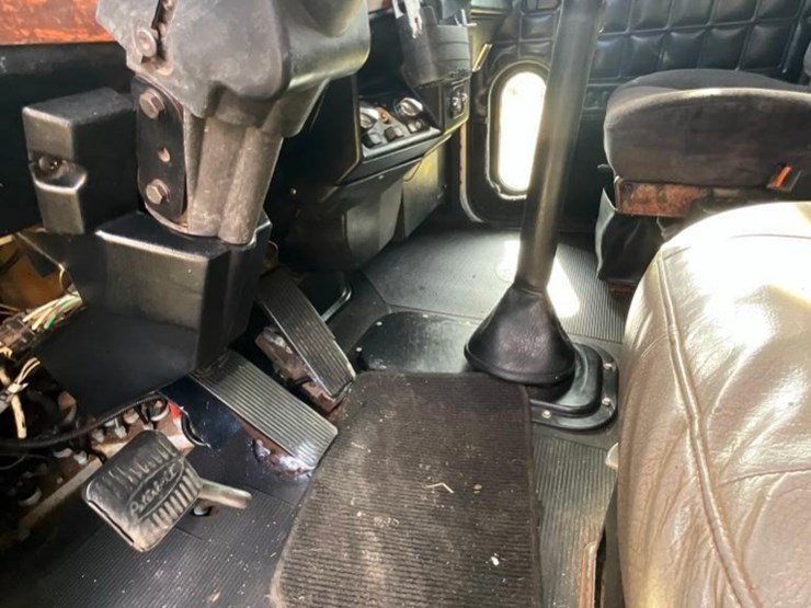 1998-peterbilt-379-image-32