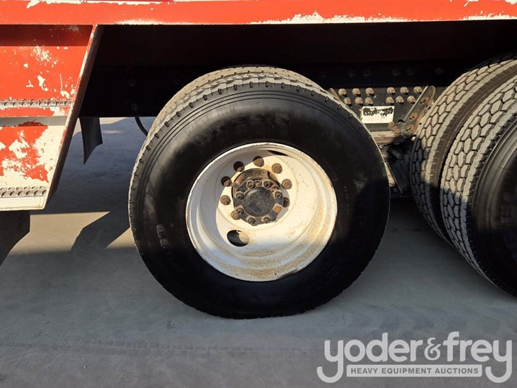 2009-international-7300-image-13