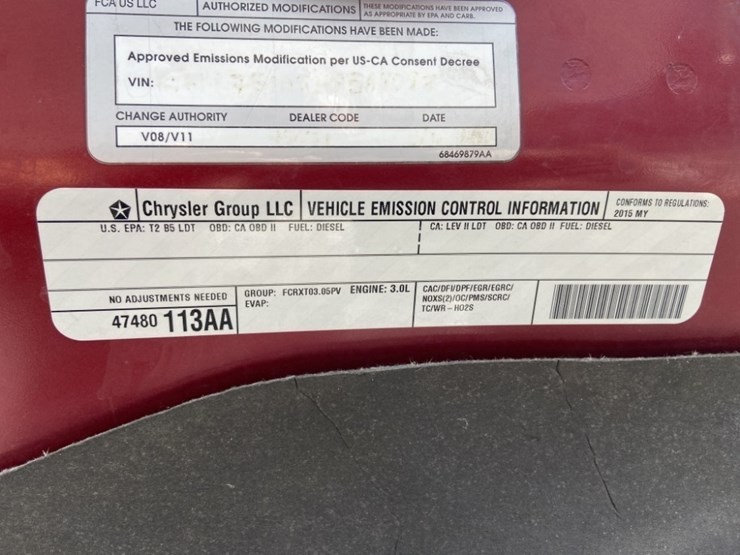 2015-dodge-ram-crew-cab-4wd-pickup-image-40