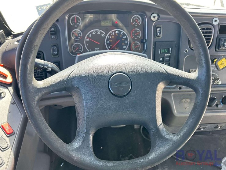 2009-freightliner-b2-image-11