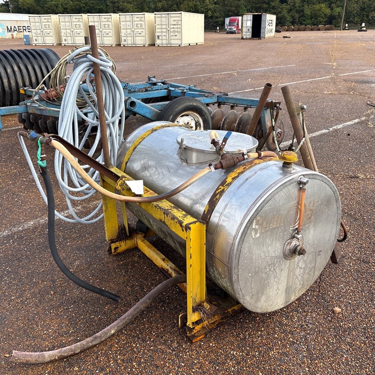 #6928 • 3pt Hitch Spray Tank