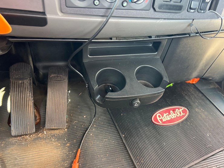 2016-peterbilt-pb337-flatbed-truck-image-32