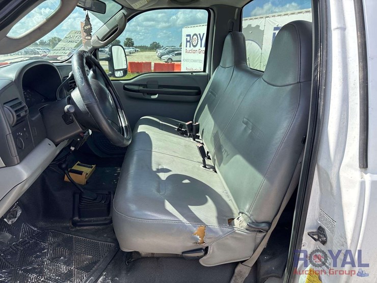 2007-ford-f-450-4x4-cab-and-chassis-truck-image-12