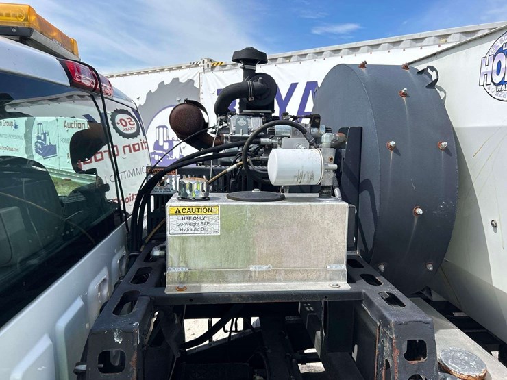 2017-chevrolet-silverado-image-19