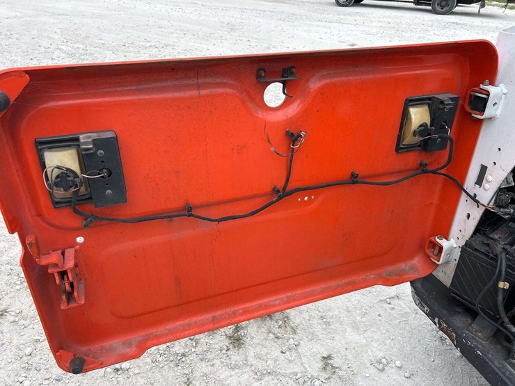 2020-bobcat-t595-image-9