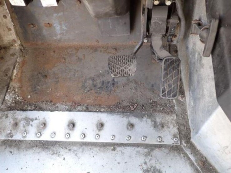 2012-freightliner-mt55-image-17