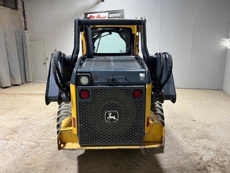 2025-deere-318e-image-4