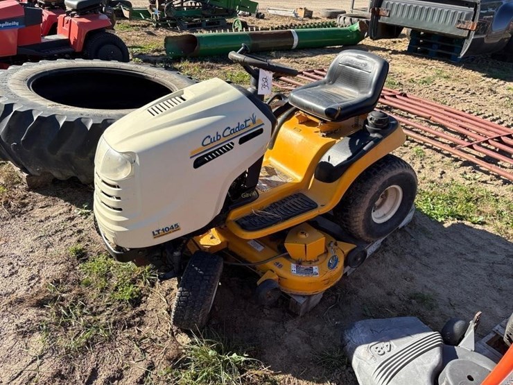 cub-cadet-lt1045-image-1