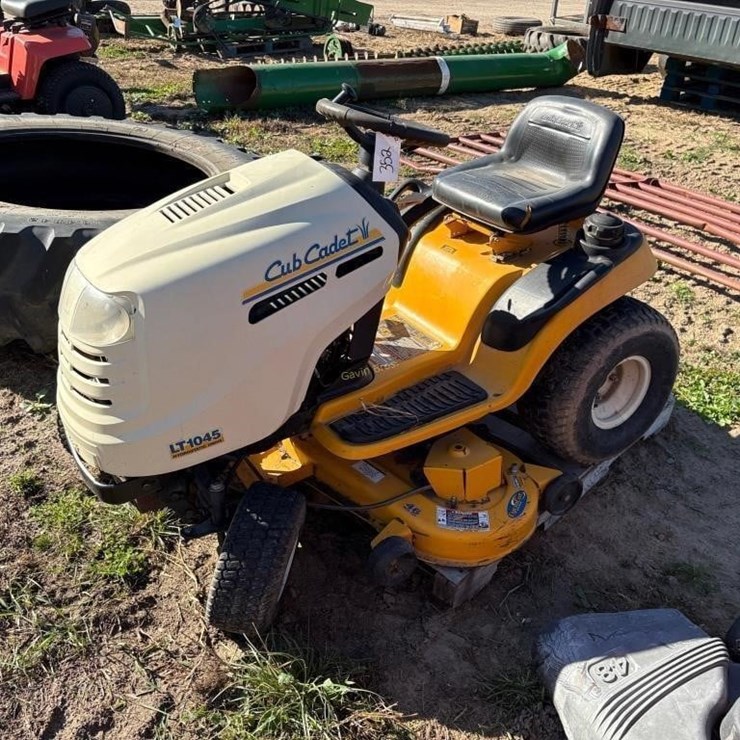 CUB CADET LT1045