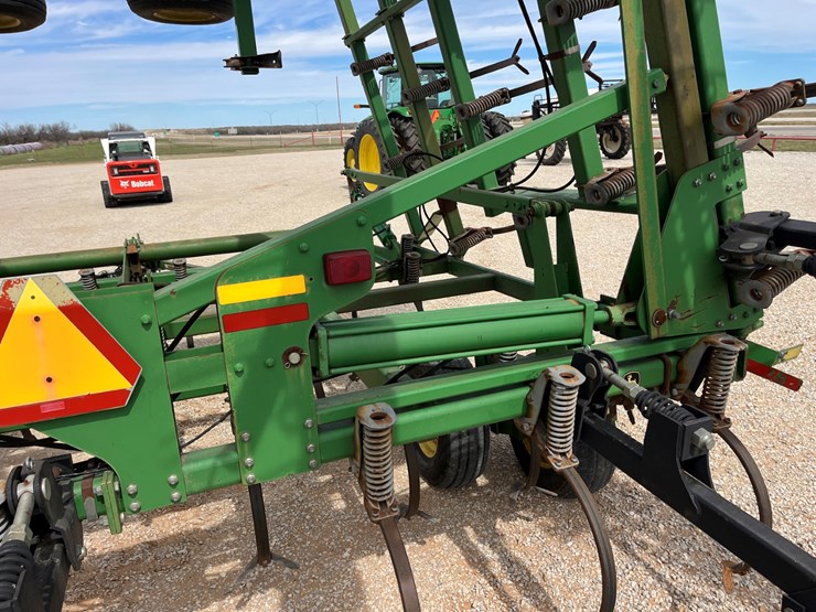 2005-john-deere-2210-image-14