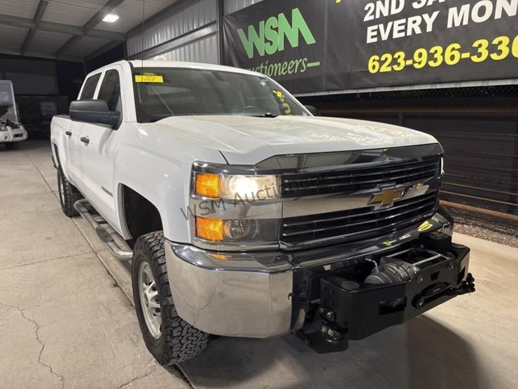 2015-chevrolet-silverado-2500hd-image-2