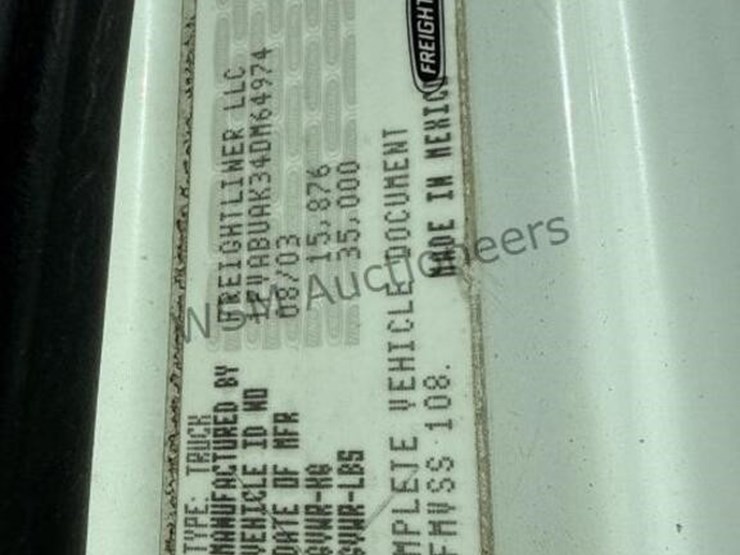 2004-freightliner-fl70-image-18