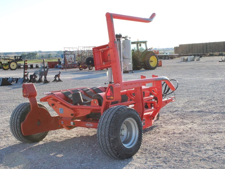 #2097-•-#2097--kuhn-rw1610-single-bale-wrapper-with-twin-wrapper,-monitor,-great-shape-with-low-use!-image-7