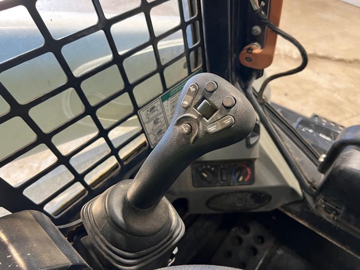 2016-bobcat-t595-image-26