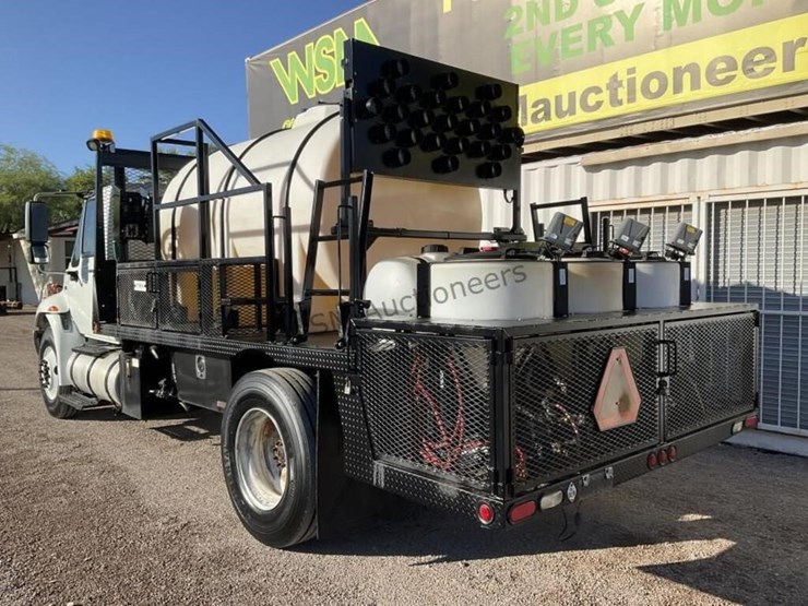 2014-international-4300lp-spray-truck-image-7