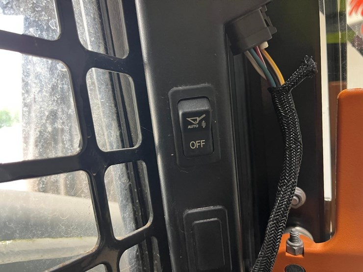 2023-bobcat-s650-image-23