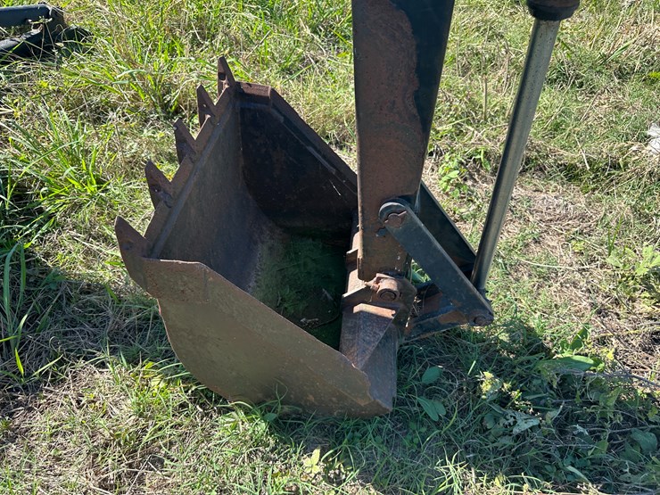 #32227-•-kelley-mfg-b70-backhoe-attachment-image-14