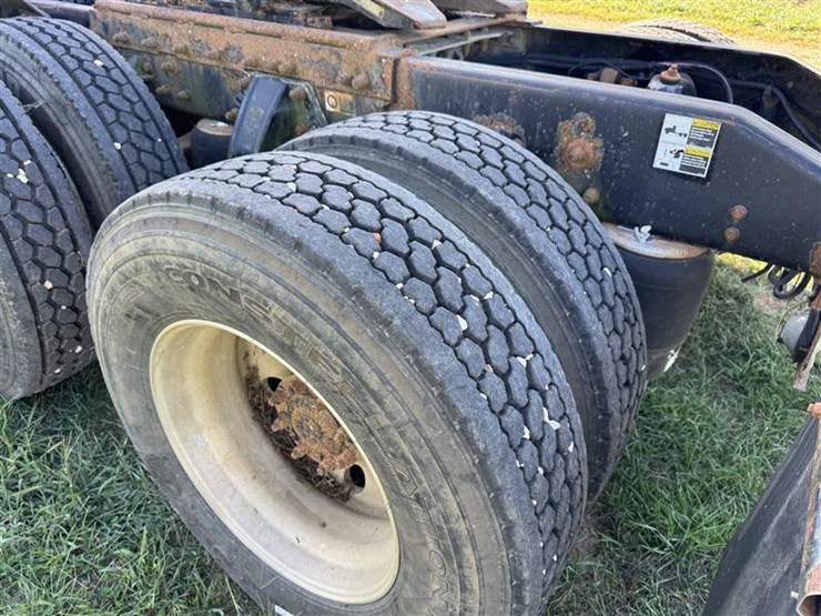 2005-peterbilt-387-image-54