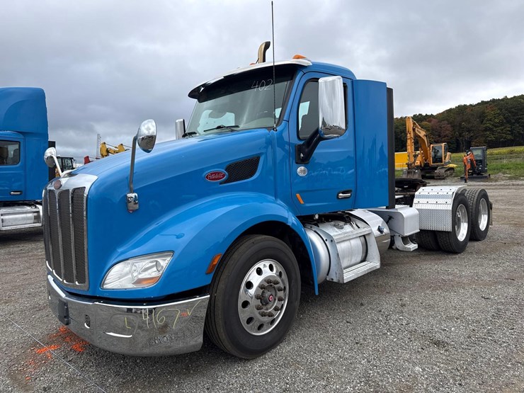 2018-peterbilt-579-image-1