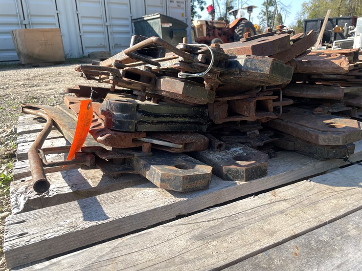 #1041-•-pallet-of-plow-parts-image-8