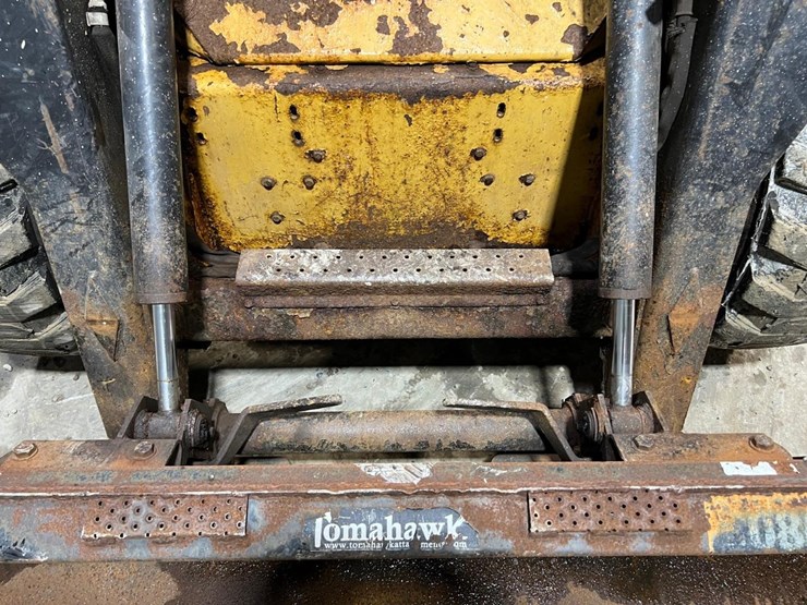 new-holland-lx885-image-10