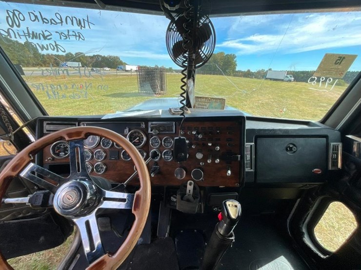 1998-peterbilt-379-image-41