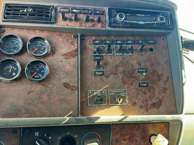 kenworth-t800b-image-12