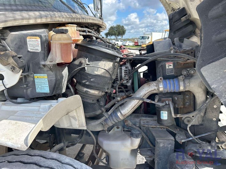 2016-freightliner-m2-106-altec-am50-50ft.-bucket-truck-image-8