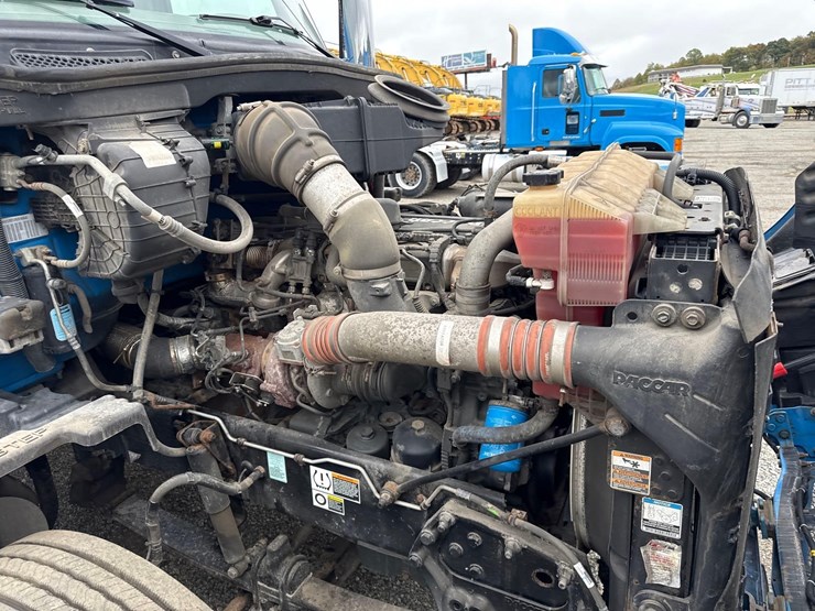 2018-peterbilt-579-image-12